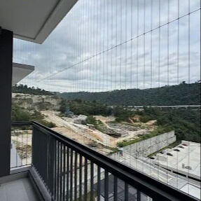 Прозрачная решетка для безопасного использования, сочетающая долговечность и эстетическую привлекательность для современных зданий