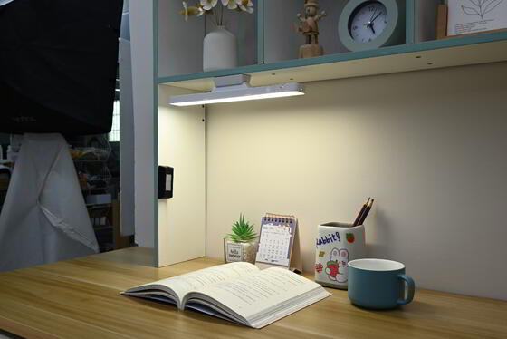 Сильная магнитная адсорбция защита глаз с светодиодом перезаряжаемая лампа 800mA охлаждающий свет USB-направленные учебные огни