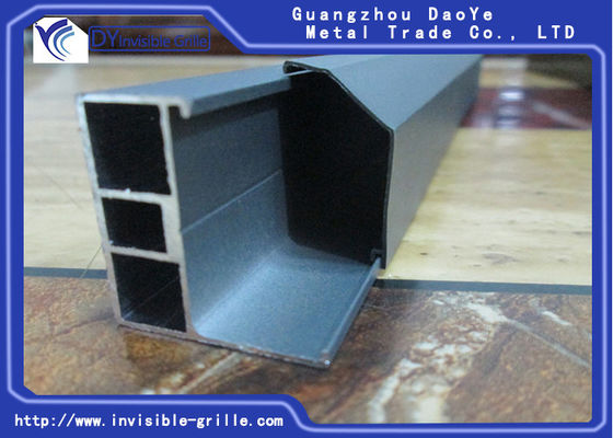 Падать детей невидимого следа алюминиевого окна грилей защищая